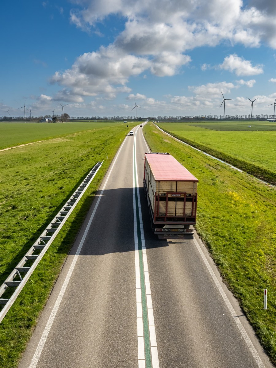 L'expédition par camion transporteur de voiture - Disposeo